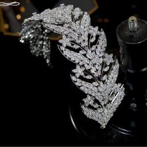 Sparkling Crystal Leaf Bridal Hair Crown – Elegant Wedding Tiara